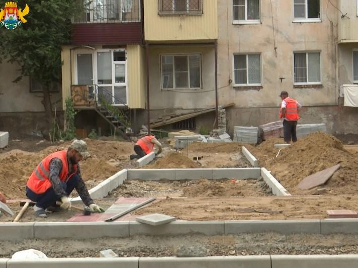 В махачкалинских дворах идёт реализация федеральной программы