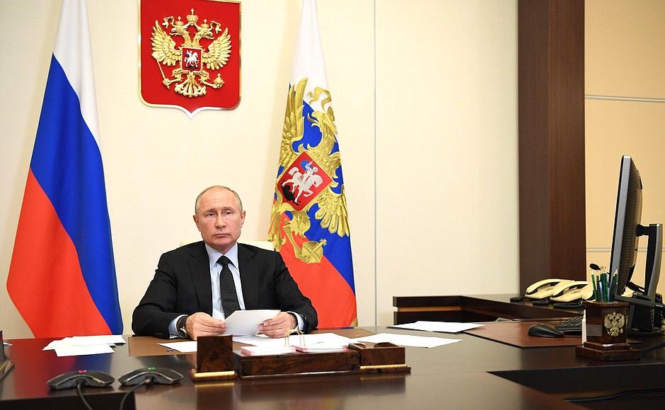 Президент России Владимир Путин призвал использовать разработки участников конкурса «Цифровой прорыв»