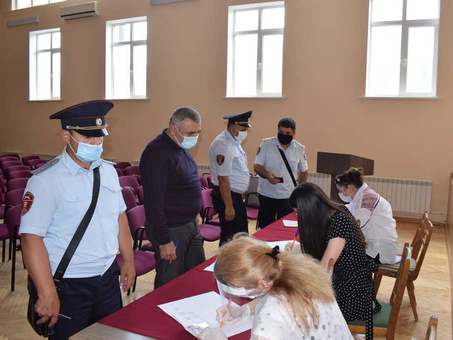 Росгвардейцы принимают участие в голосовании по поправкам в Конституцию РФ