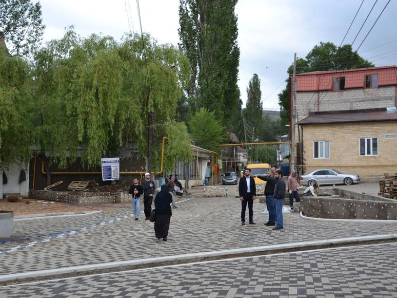 Продолжаются работы по благоустройству общественной территории в с.Акуша