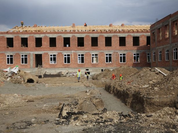 Артём Здунов осмотрел строящуюся школу в селении Эндирей