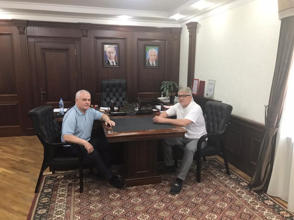 Депутат Госдумы А.Эмиргамзаев заинтересовался проблемами г.Дагестанские Огни