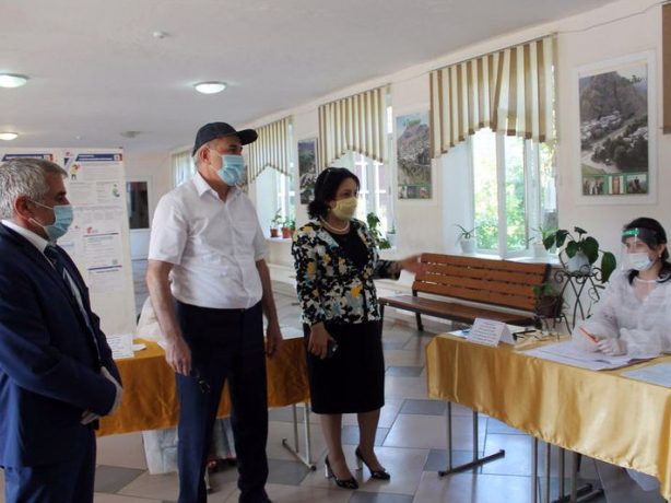 Уммупазиль Омарова положительно оценила организацию голосования