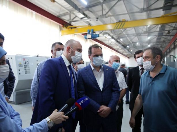 Артём Здунов посетил филиал завода АО «Азимут» в Махачкале