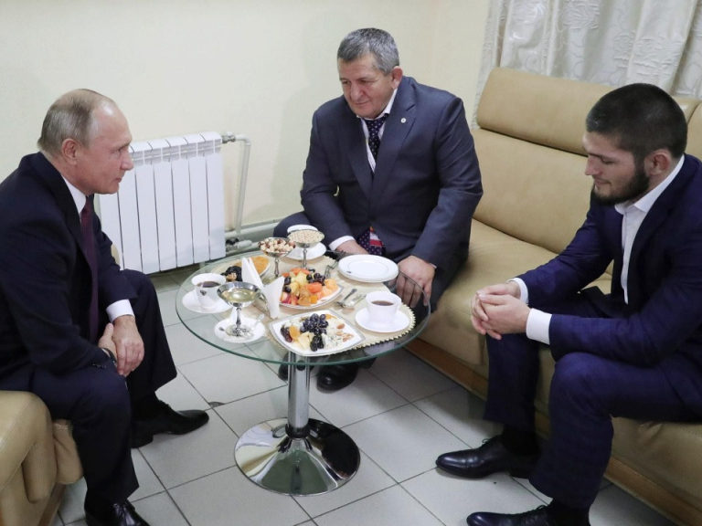 Путин позвонил Хабибу Нурмагомедову и выразил слова соболезнования