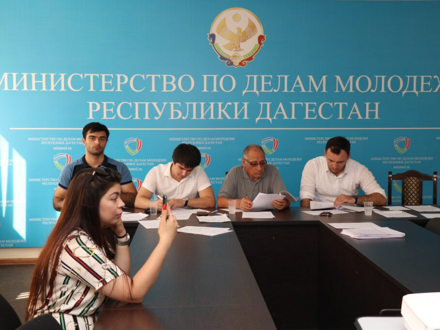 Минмолодежи РД выделило 500 тыс. рублей на поддержку патриотических проектов