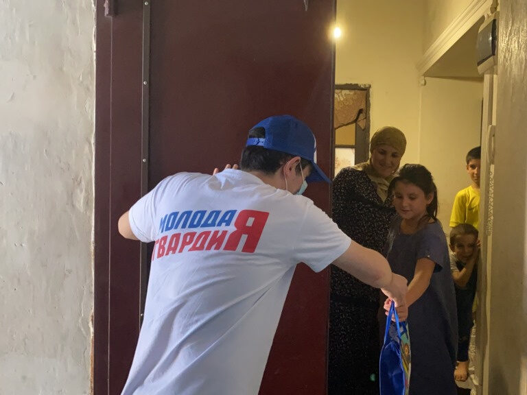 Молодогвардейцы Дагестана провели благотворительную акцию для малоимущих семей