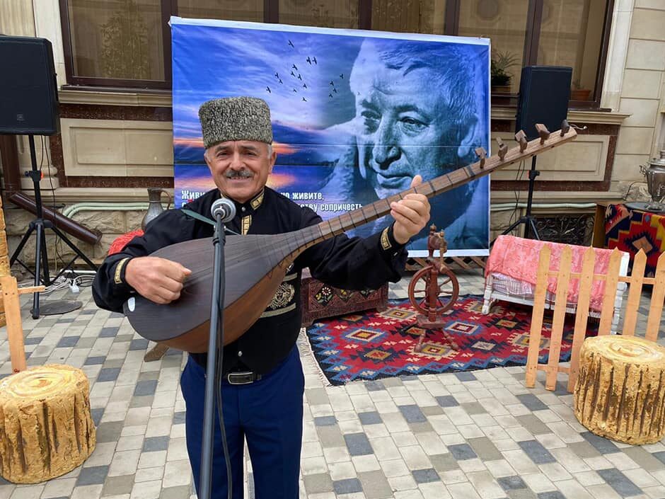 R. Həmzətov və “Ağ durnalar” festivalı