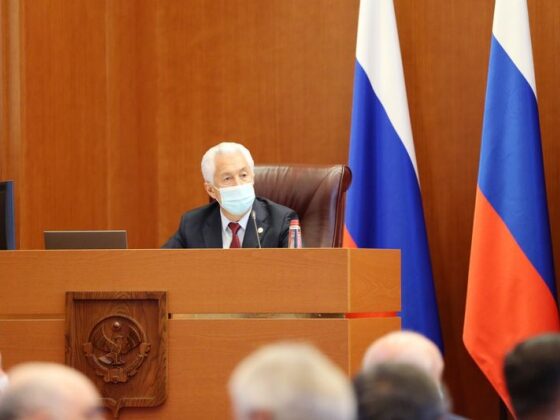 Владимир Васильев принял участие в очередной сессии дагестанского парламента