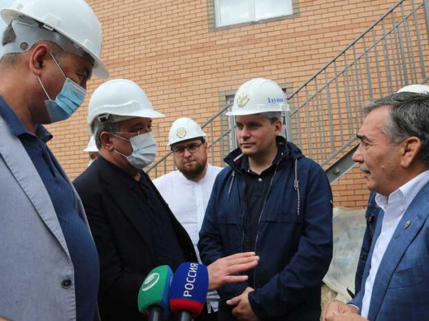 Артём Здунов проверил ход строительства детсадов в селах Ванашимахи и Кадиркент Сергокалинского района