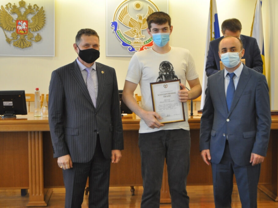 Свыше 20 студентов ДГМУ получили благодарственные письма Главы РД
