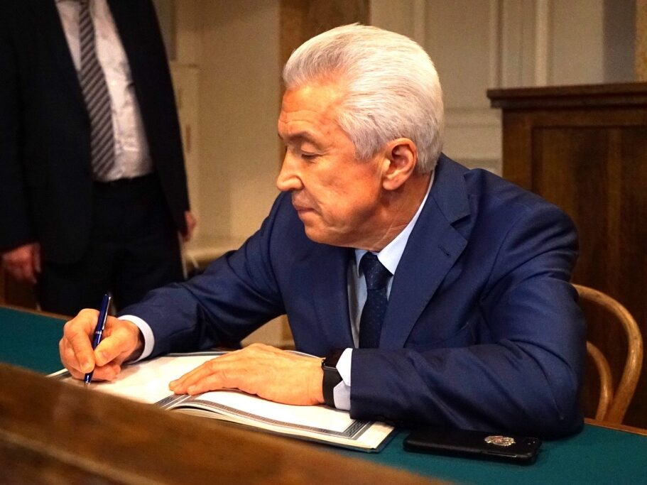 ВЛАДИМИР ВАСИЛЬЕВ НАЗНАЧИЛ СТИПЕНДИИ ДЕЯТЕЛЯМ КУЛЬТУРЫ И ИСКУССТВА ДАГЕСТАНА