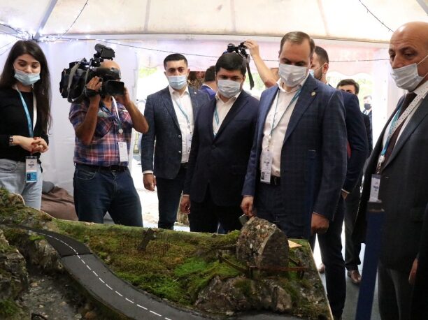 Артём Здунов ознакомился с молодежными проектами на форуме «Машук-2020»
