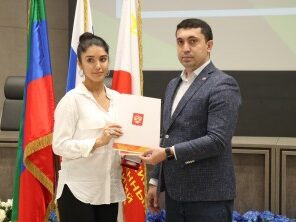 В Махачкале состоялось награждение волонтеров медалями за вклад в организацию акции #МыВместе