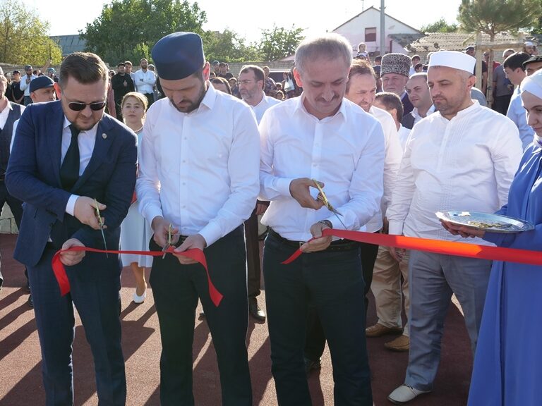 В Дагестане прошло торжественное открытие Сквера шахидов