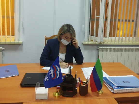 Депутат Анна Безрукова провела выездной прием граждан в Кизляре