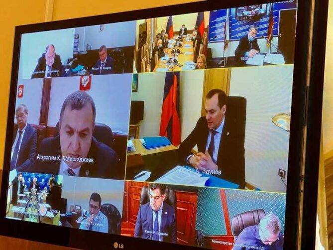 Артём Здунов провёл заседание Правительства РД