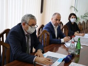 Строительство поликлиники в Ленинкенке обсудили в Минэкономразвития Дагестана