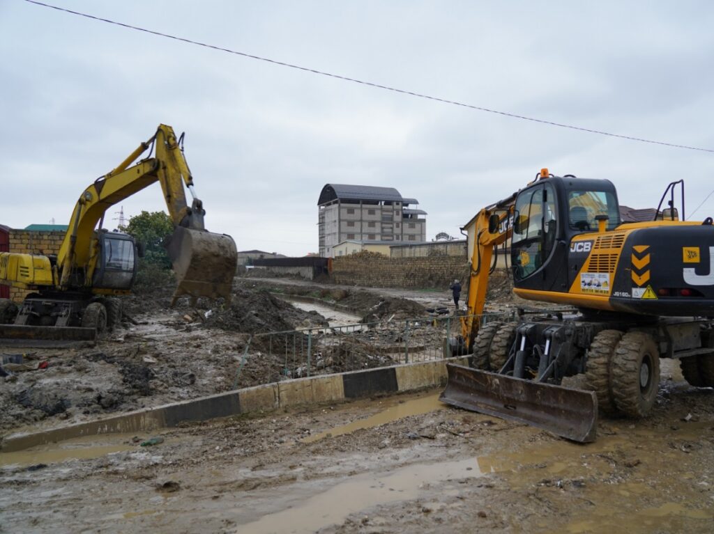 Устраняются последствия выхода воды из участка Самур-Дербентского оросительного канала