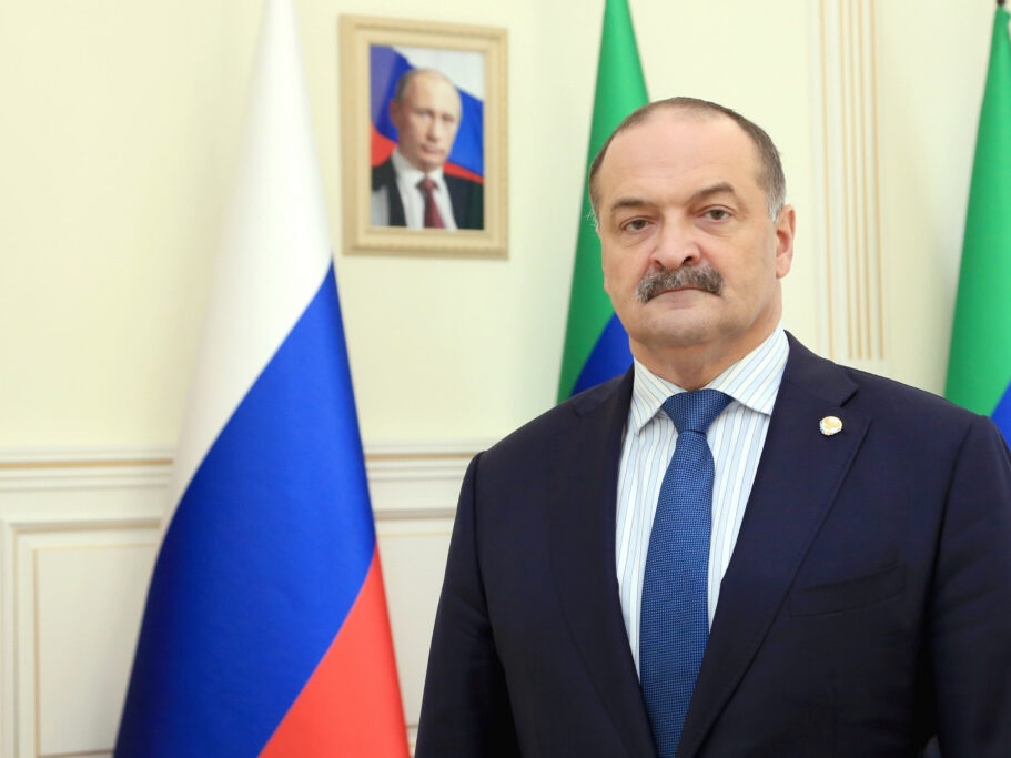 Сергей Меликов поздравил налоговиков Дагестана с профессиональным праздником