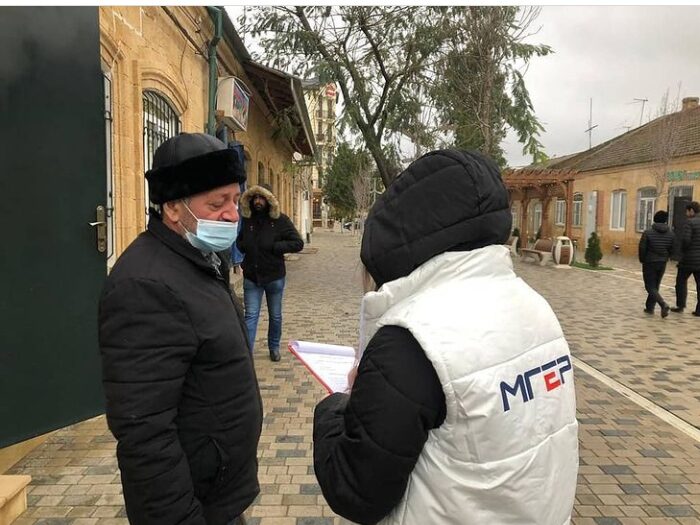 Молодогвардейцы Дербента  распространяют памятки с информацией о профилактике коронавируса
