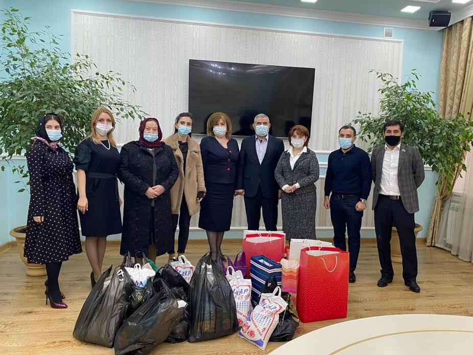 В Махачкале депутаты провели благотворительную акцию для детей из малообеспеченных семей острова Чечень