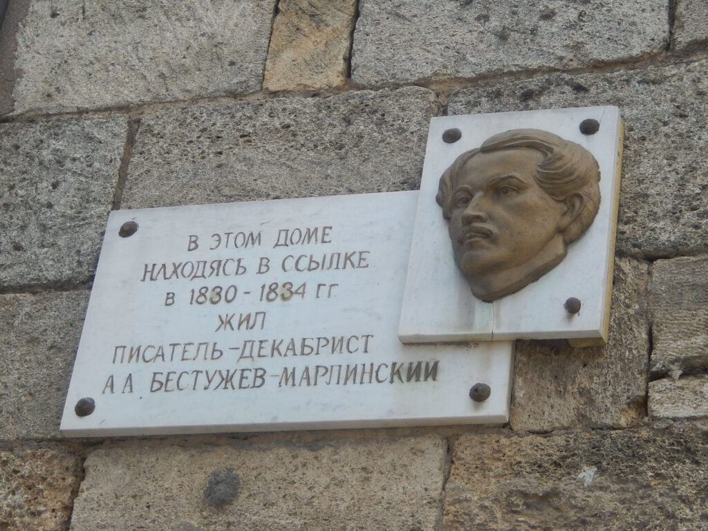Dərbənddə Azərbaycan dilini öyrənən yazıçı Aleksandr  Bestujev- Marlinski