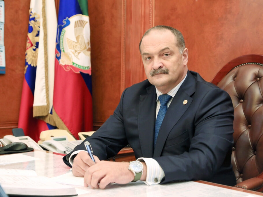 Сергей Меликов поздравил иудейскую общину Дагестана с праздником Ханука