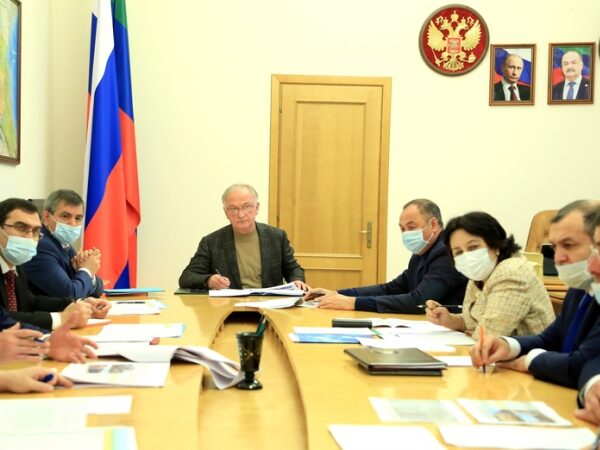 Совещание по вопросу возводимых ФГУП «ГВСУ №4» Минобороны РФ соцобъектов прошло в Правительстве РД