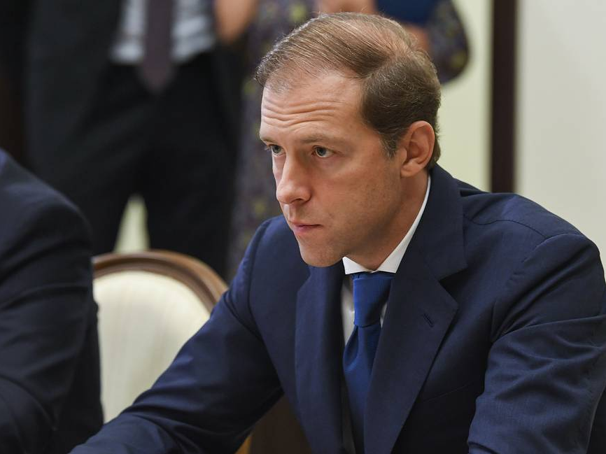 Мантуров анонсировал выпуск 30 млн доз вакцины "Спутник V" к июню 2021 года