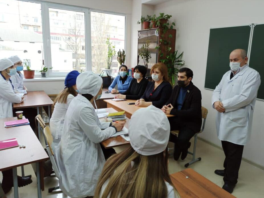 Дагестанские единороссы рассказали студентам ДГМУ об основах конституционного строя
