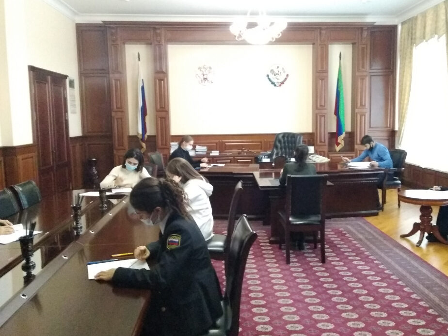 Студенты ДГТУ приняли участие в олимпиаде на знание Конституции РФ