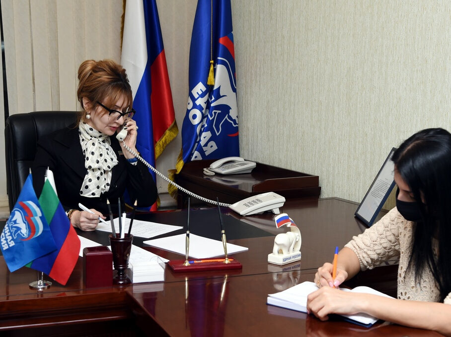 Обращения дагестанцев рассмотрела депутат Асият Алиева