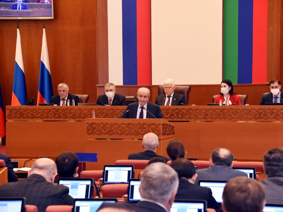 Республиканский бюджет на 2021 год принят на «декабрьской» сессии дагестанского парламента