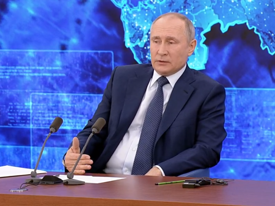 Экономика России формируется в большинстве не за счет нефти и газа - Путин