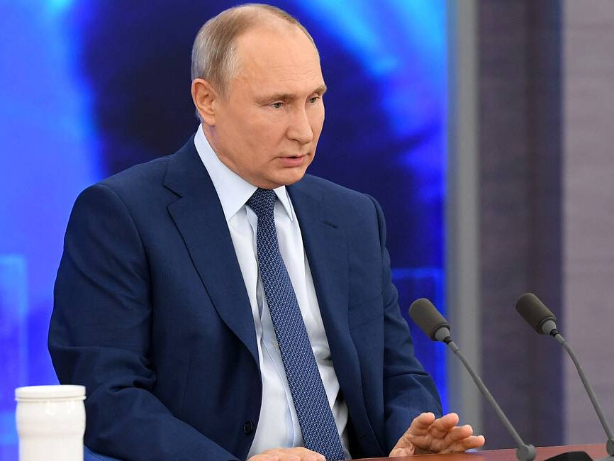 Путин: «Нужно перенести нагрузку по утилизации мусора не на граждан, а на производителей упаковки»