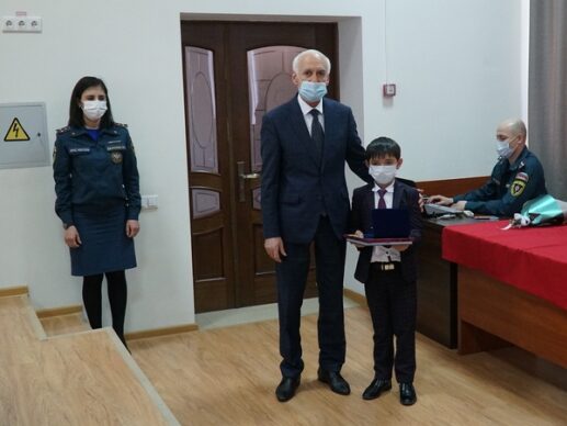 Дагестанских детей-героев наградили за мужество в экстремальных ситуациях