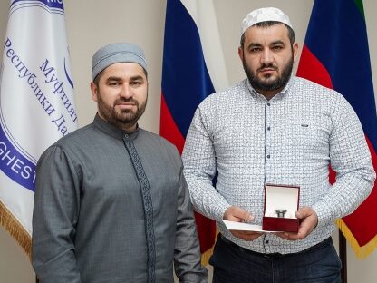 ГЕРОЯ  НАГРАДИЛИ В МУФТИЯТЕ  ДАГЕСТАНА