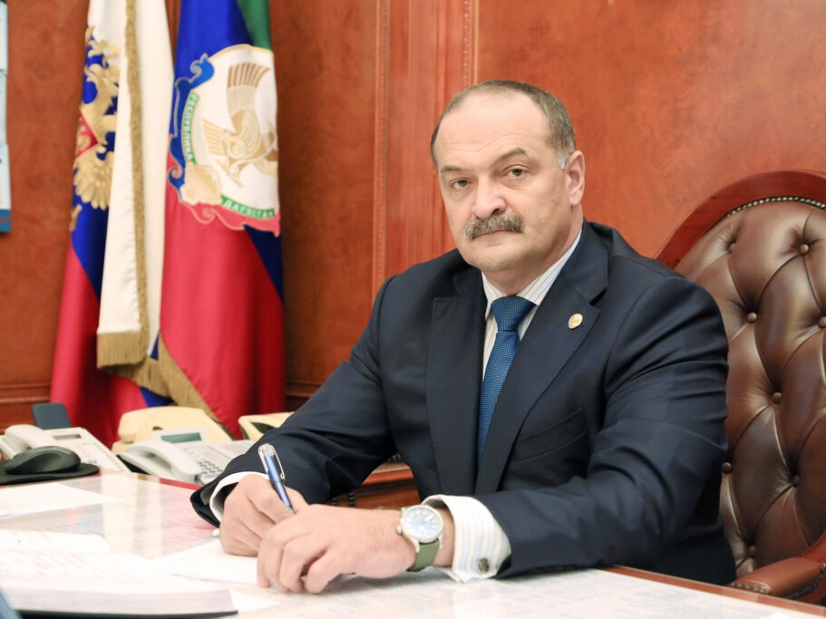 Сергей Меликов допустил постепенное снятие ограничений по коронавирусу в Дагестане