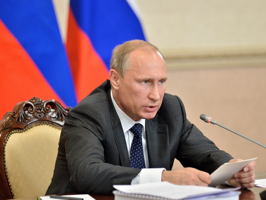 Владимир Путин поручил проработать вопрос индексации пенсий работающих пенсионеров