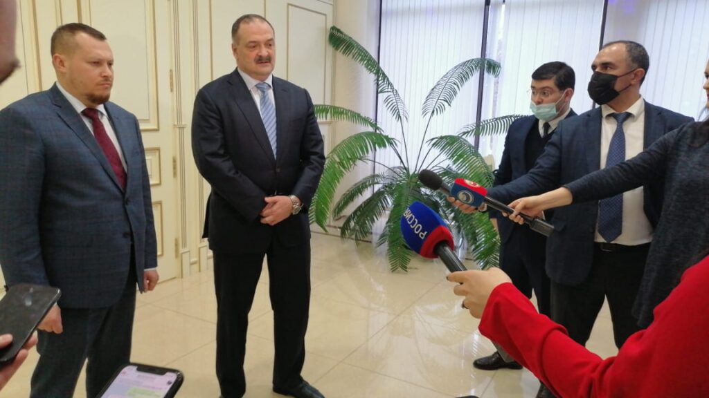 На вопросы журналистов ответили Сергей Меликов и замминистра энергетики России Павел Сниккарс