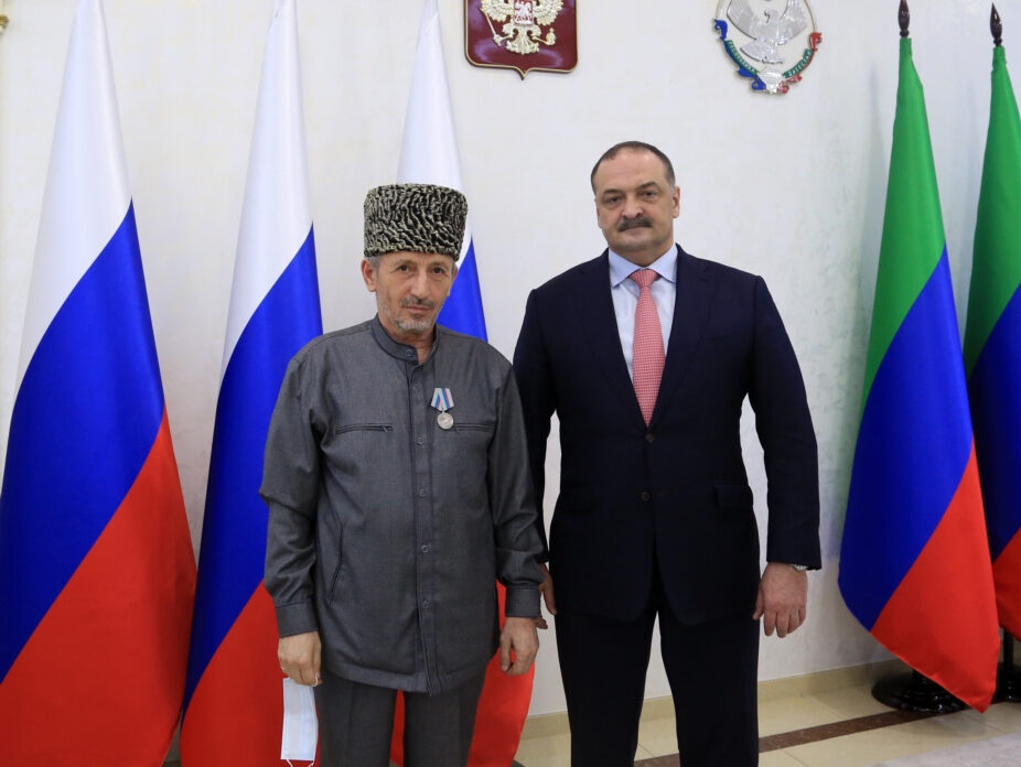 Сергей Меликов вручил госнаграды дагестанцам, внесшим значимый вклад в развитие республики