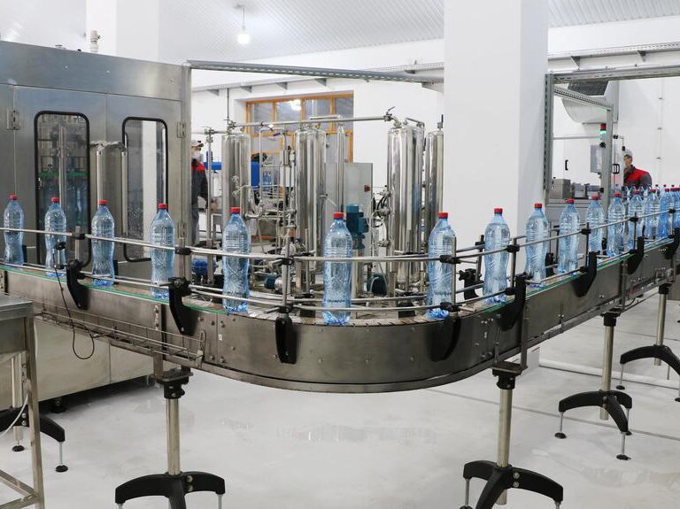 Цех по производству и розливу столовой минеральной воды и газированных напитков открылся в Кайтагском районе