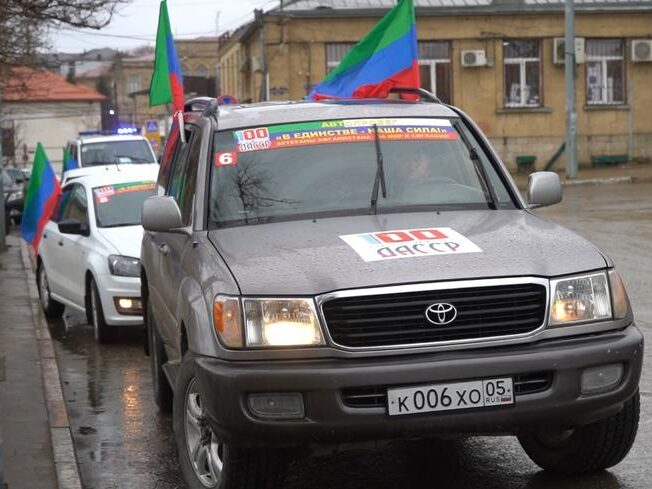 В Дербенте прошло торжественное открытие автопробега «В единстве – наша сила!»