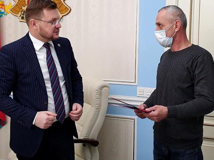 Жилищные сертификаты для ликвидаторов чернобыльской катастрофы вручили в мэрии Махачкалы