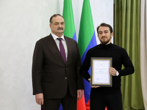 Журналист Исрафил Исрафилов получил благодарность от врио Главы Дагестана за серию материалов о борьбе с коронавирусом