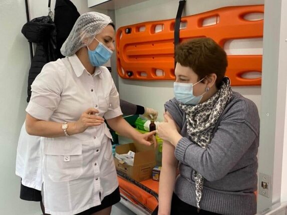 Сотрудники и студенты Даггосуниверситета прошли вакцинацию  от коронавируса