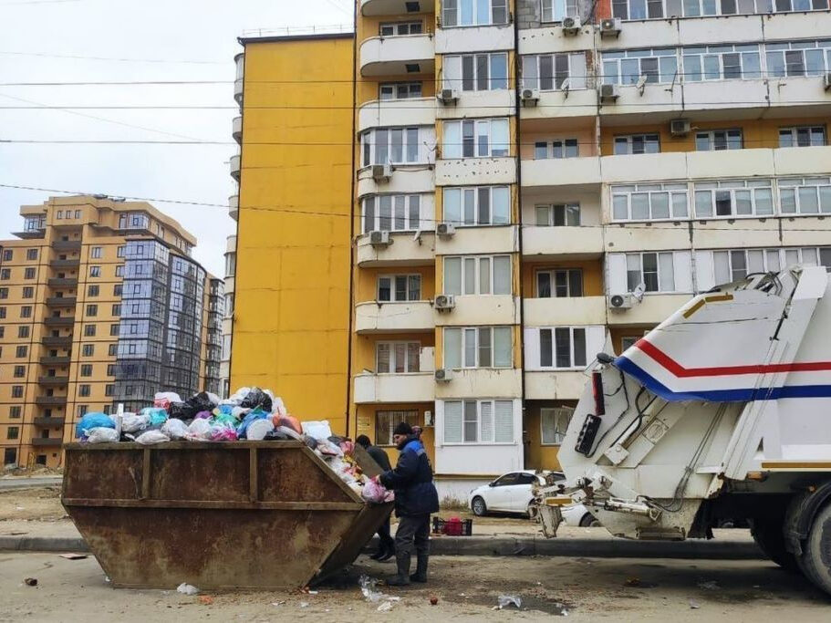 Мэрия Махачкалы планирует закупить спецтехнику для ликвидации «мусорного коллапса»