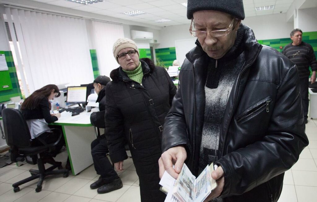 Минтруд планирует расширить списки работ, дающих право на досрочную пенсию