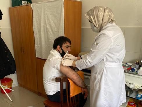 В Акушинском районе началась вакцинация полицейских от коронавируса